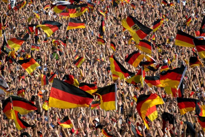Fans beim Public Viewing - EM 2024