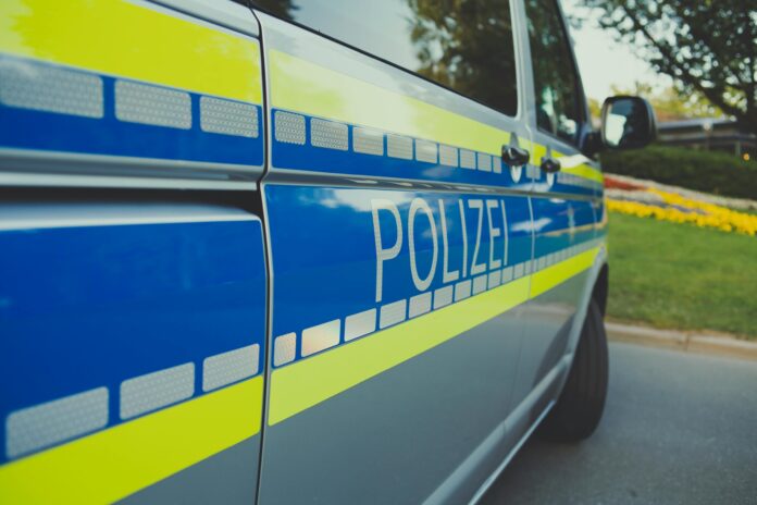 Polizeiansatz bei Bahnunfall